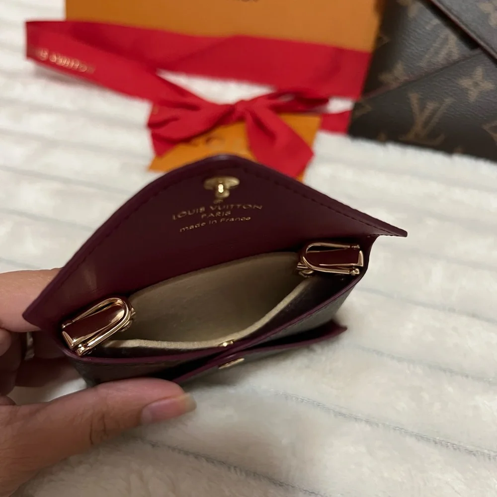 ✨SOLD✨ Louis Vuitton card case - Picture 4 of 8
